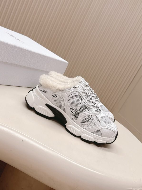 Sneakers Dior Chrono on fur winter фото 2