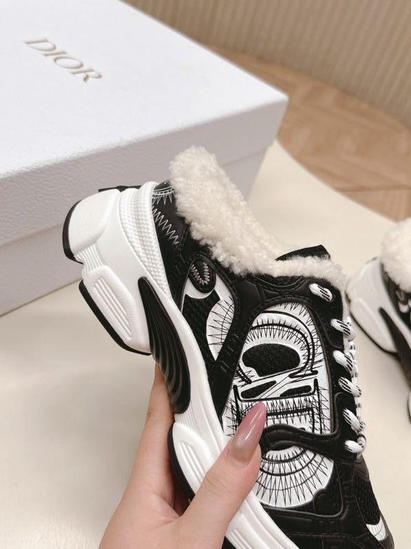 Sneakers Dior Chrono on fur winter фото 3