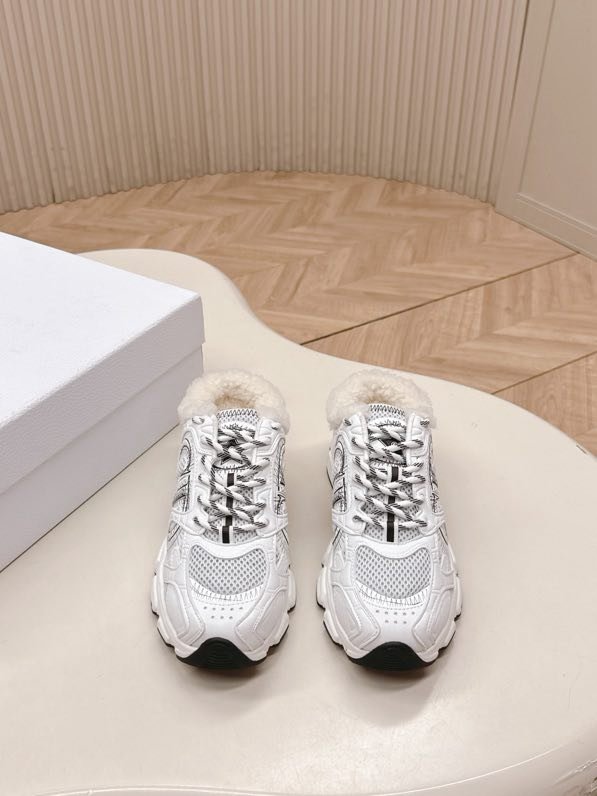 Sneakers Dior Chrono on fur winter фото 4