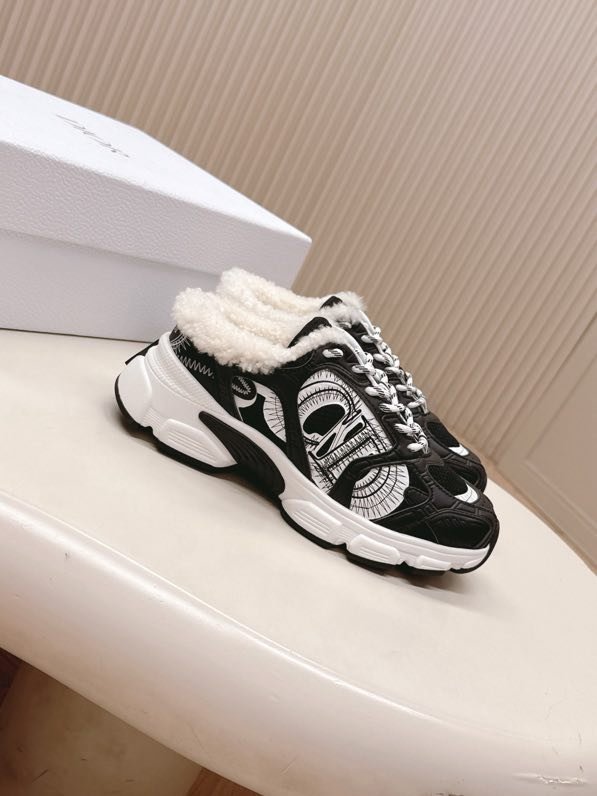 Sneakers Dior Chrono on fur winter фото 4