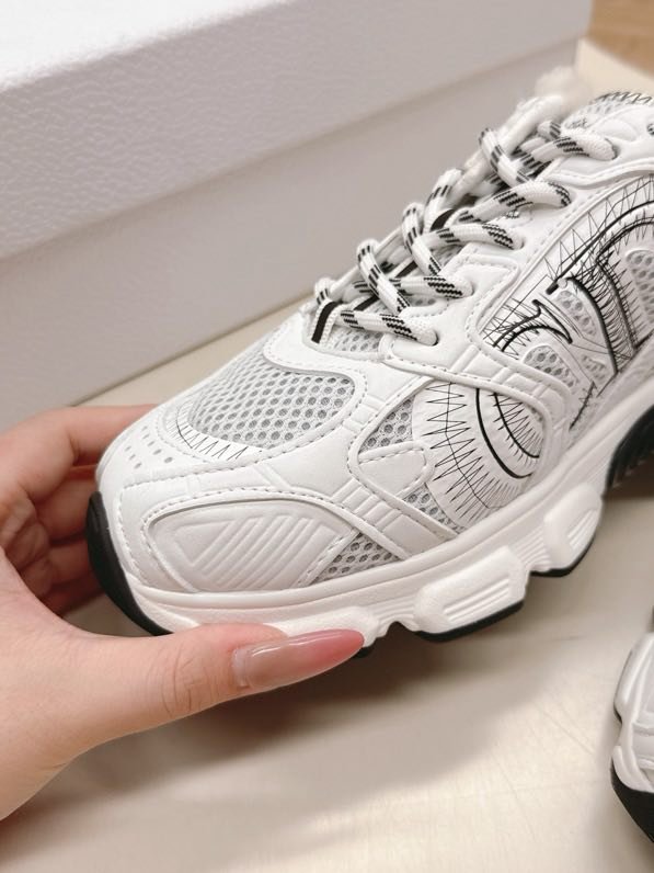 Sneakers Dior Chrono on fur winter фото 6