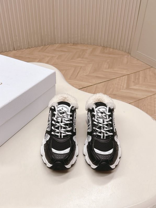 Sneakers Dior Chrono on fur winter фото 6