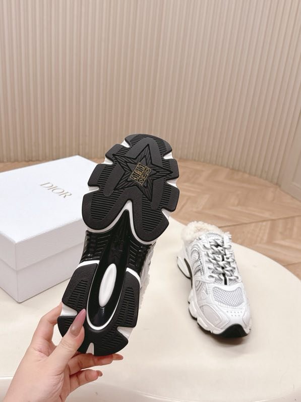 Sneakers Dior Chrono on fur winter фото 7