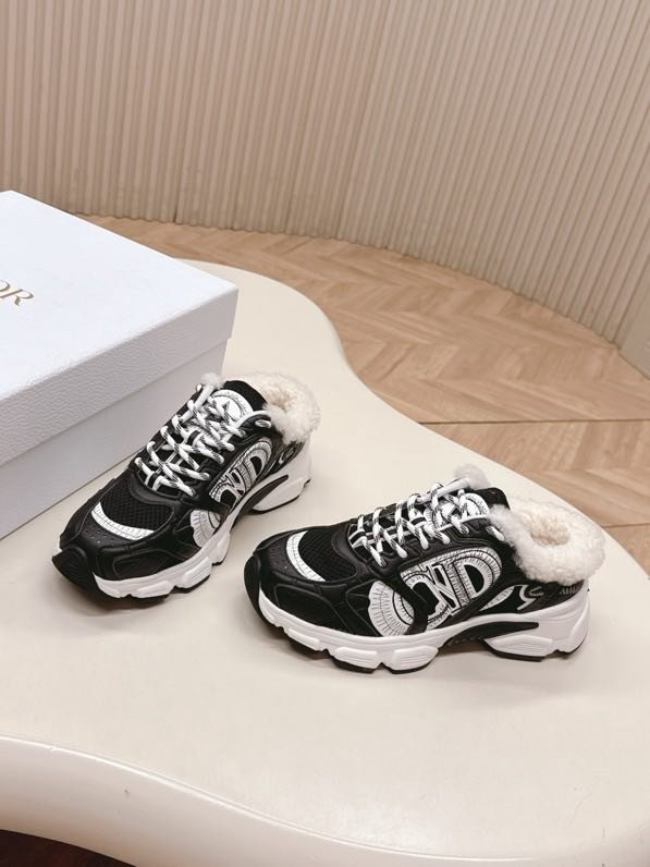 Sneakers Dior Chrono on fur winter фото 7
