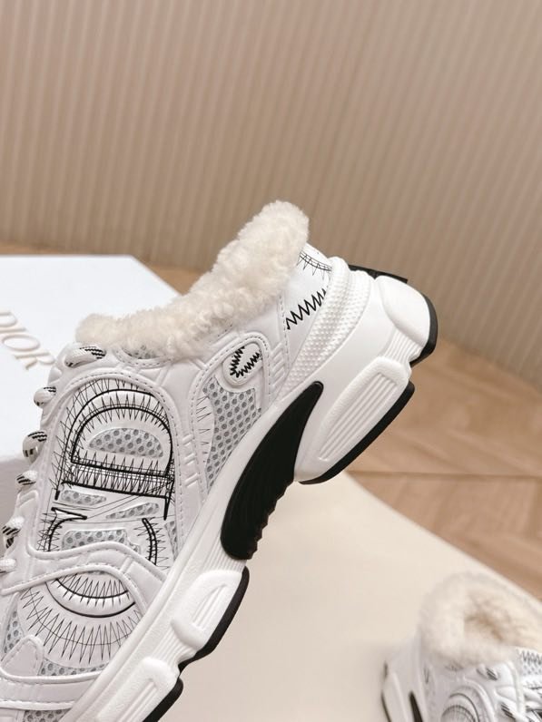 Sneakers Dior Chrono on fur winter фото 8