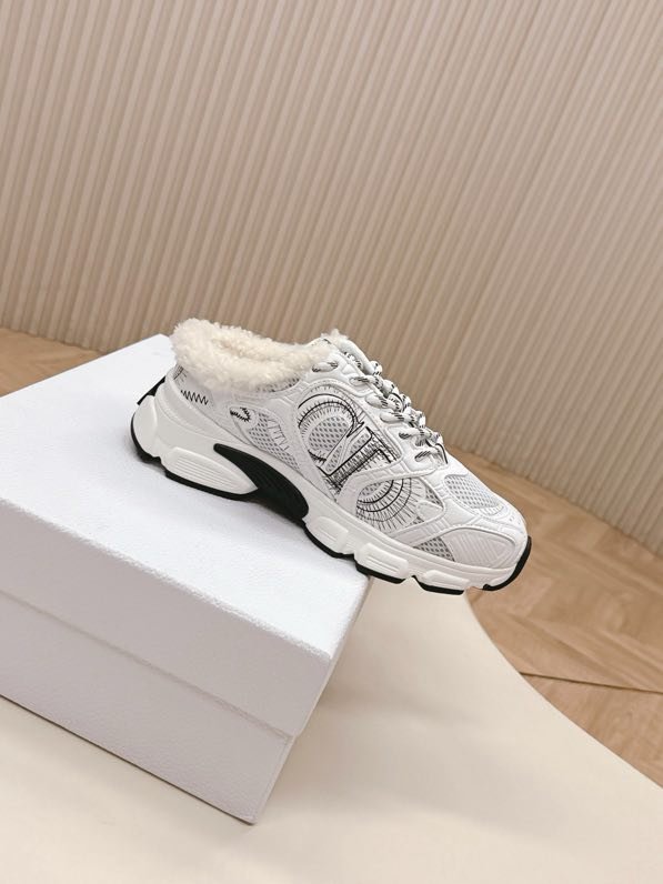 Sneakers Dior Chrono on fur winter фото 9