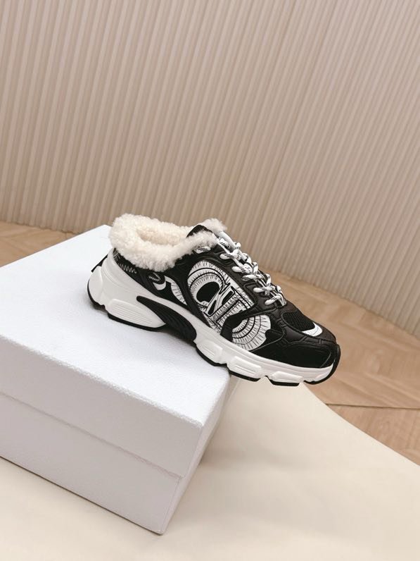 Sneakers Dior Chrono on fur winter фото 9