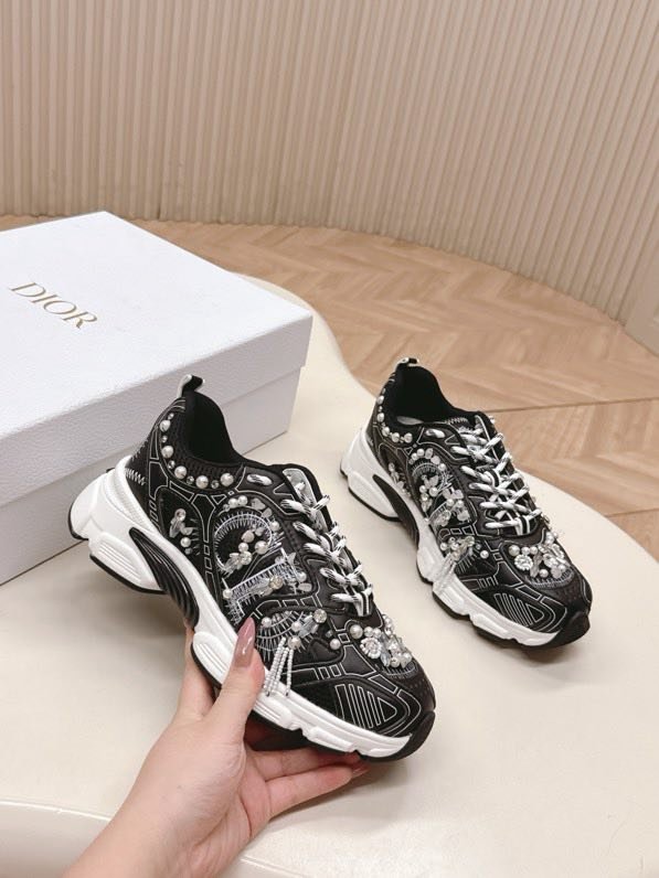 Кроссовки Dior Chrono со стразами