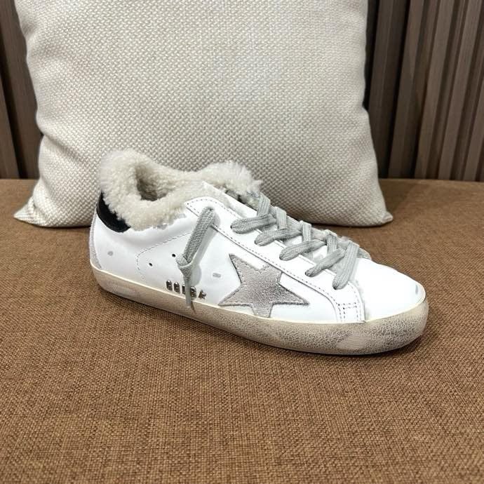 Sneakers Golden Goose on fur фото 2