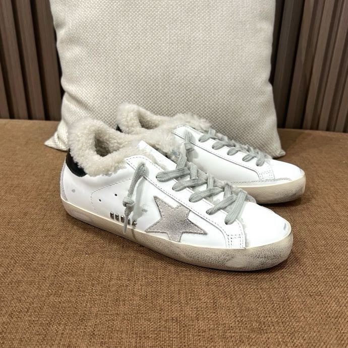 Sneakers Golden Goose on fur фото 3