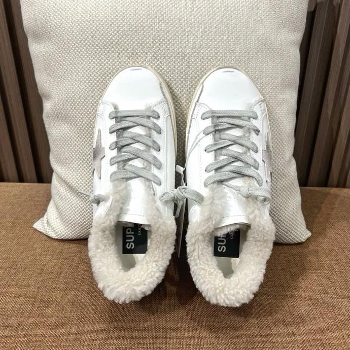 Sneakers Golden Goose on fur фото 4