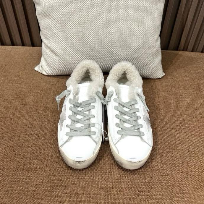 Sneakers Golden Goose on fur фото 5