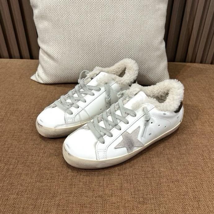 Sneakers Golden Goose on fur фото 6