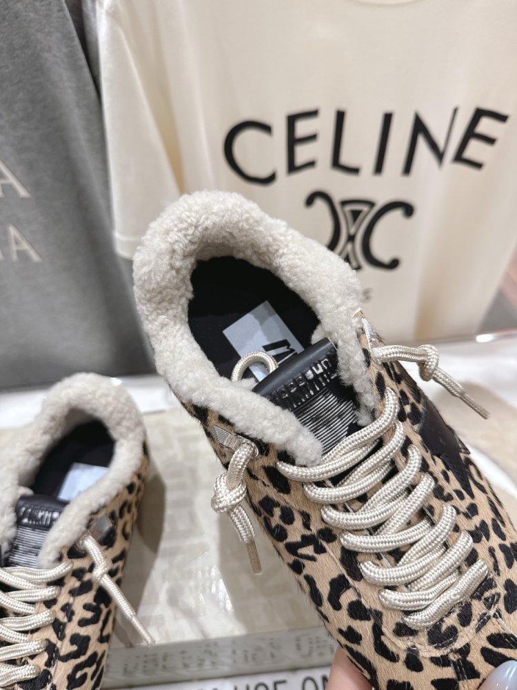 Sneakers Golden Goose on fur фото 6