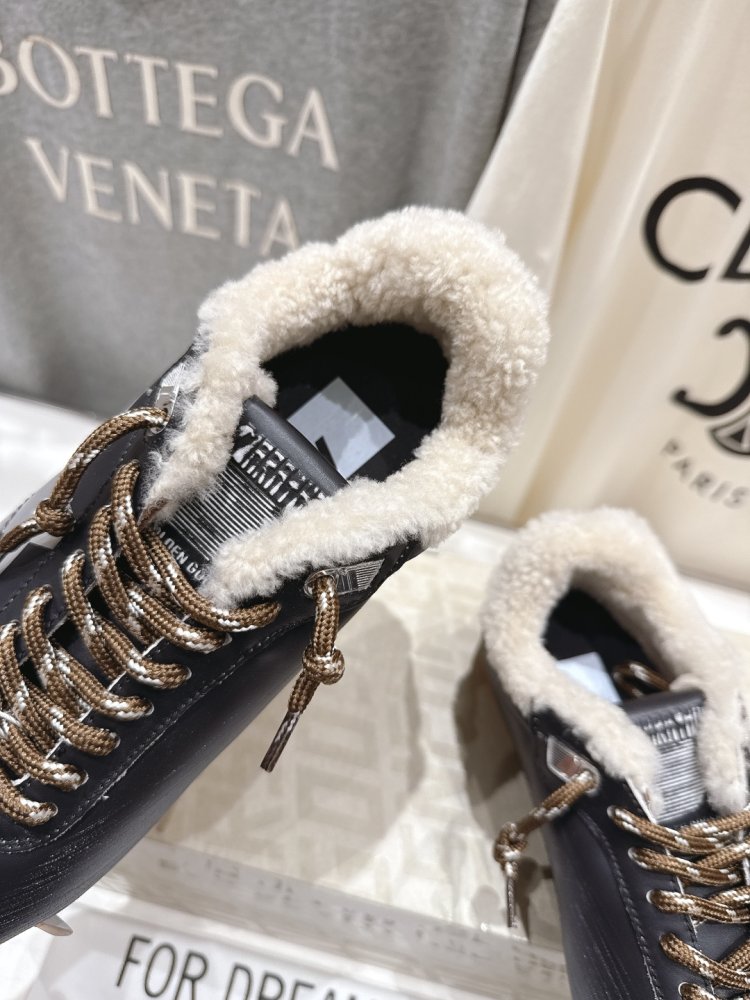 Sneakers Golden Goose on fur фото 6