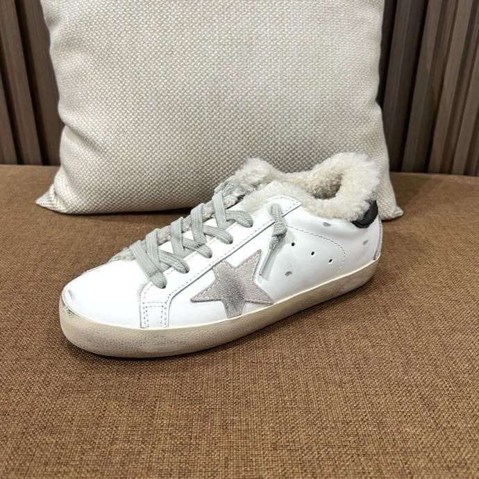 Sneakers Golden Goose on fur фото 7