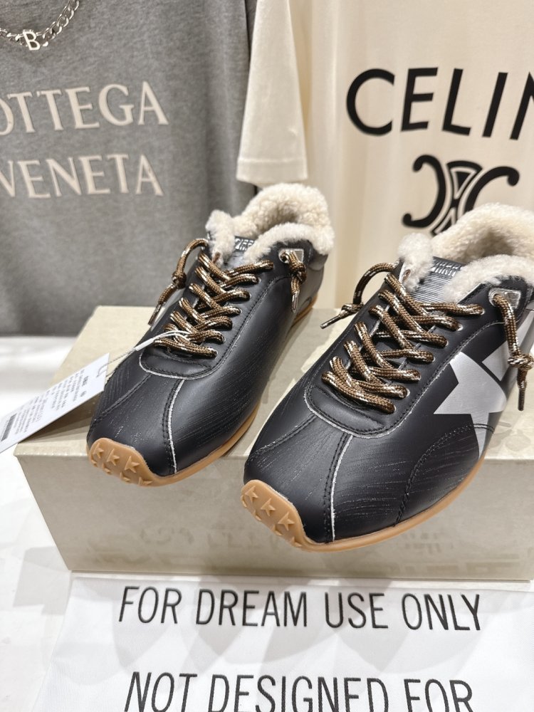 Sneakers Golden Goose on fur фото 7