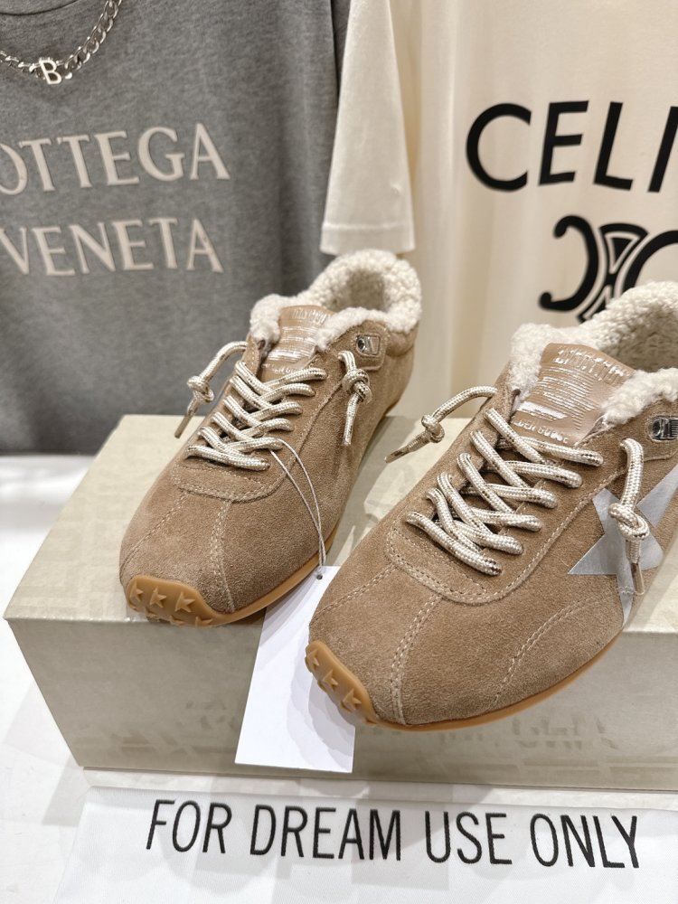 Sneakers Golden Goose on fur фото 7