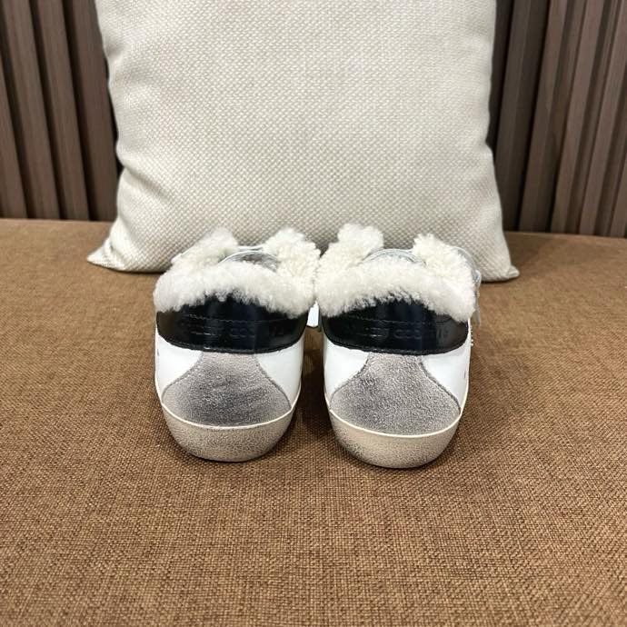 Sneakers Golden Goose on fur фото 8