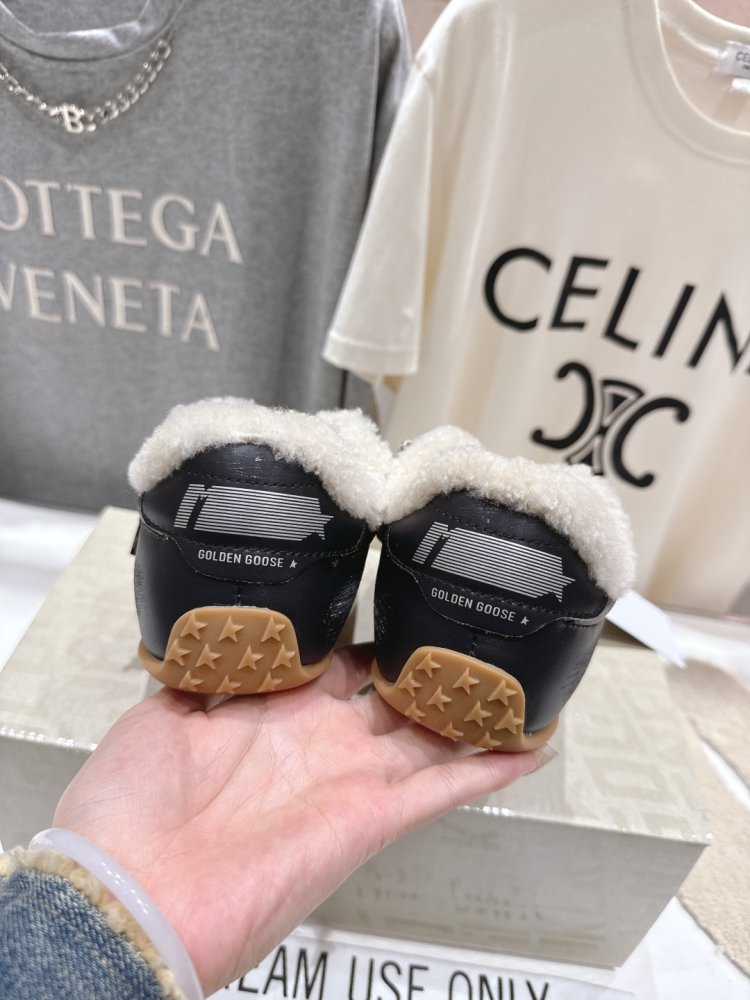 Sneakers Golden Goose on fur фото 8