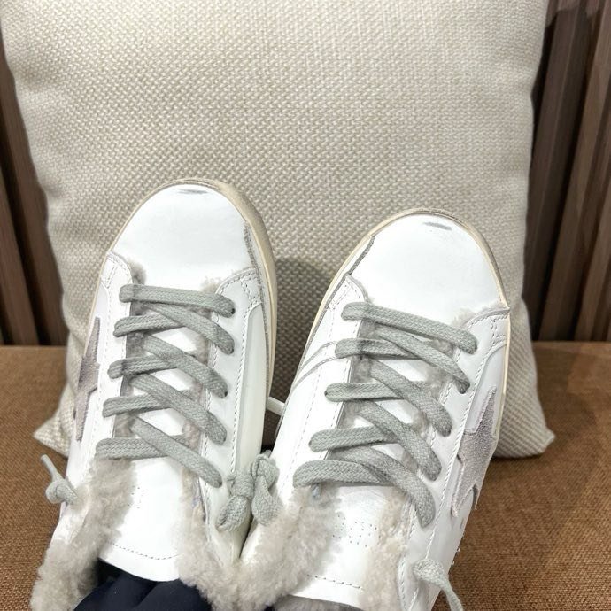 Sneakers Golden Goose on fur фото 9