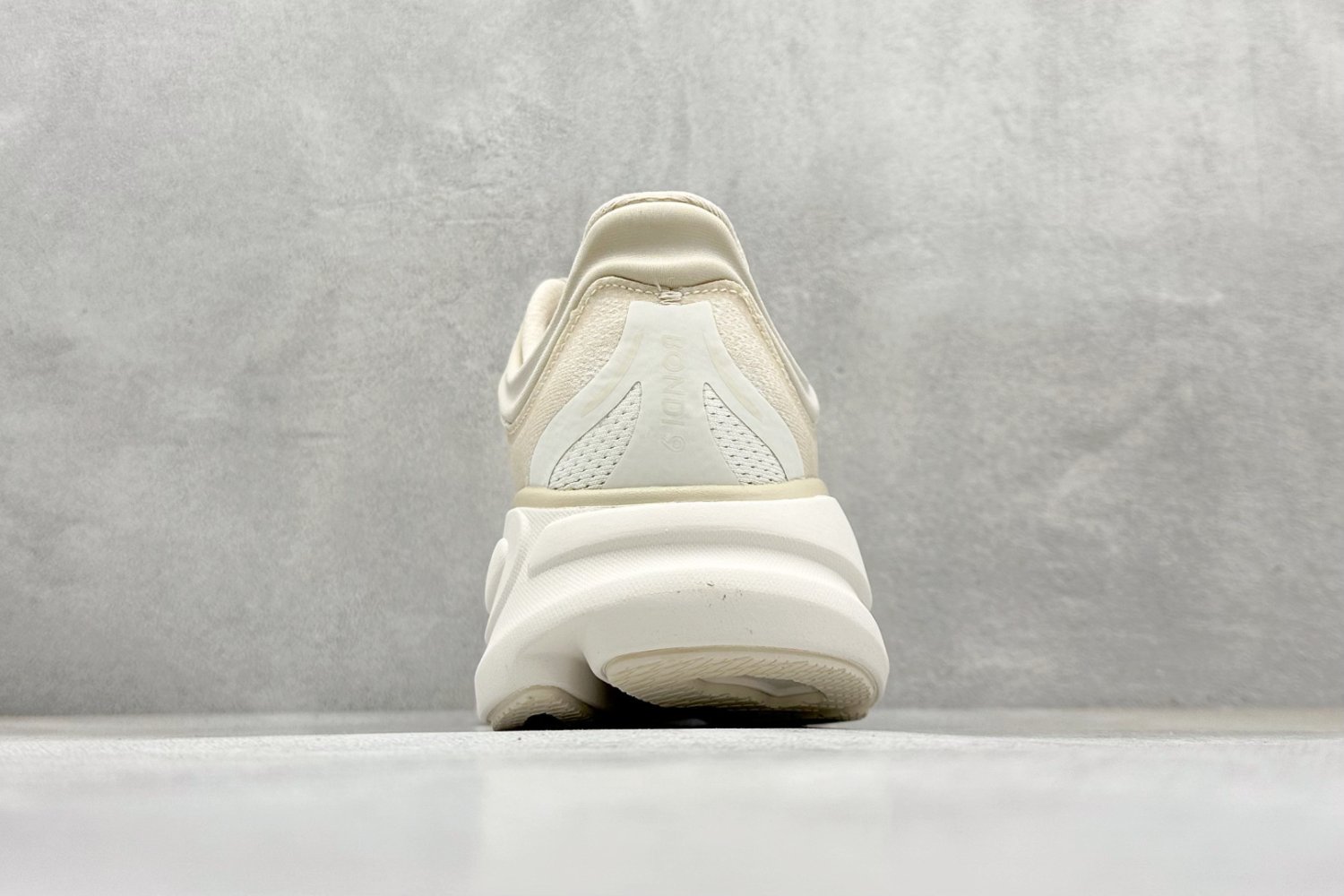 Кроссовки HOKA ONE ONE Bondi 9 фото 6