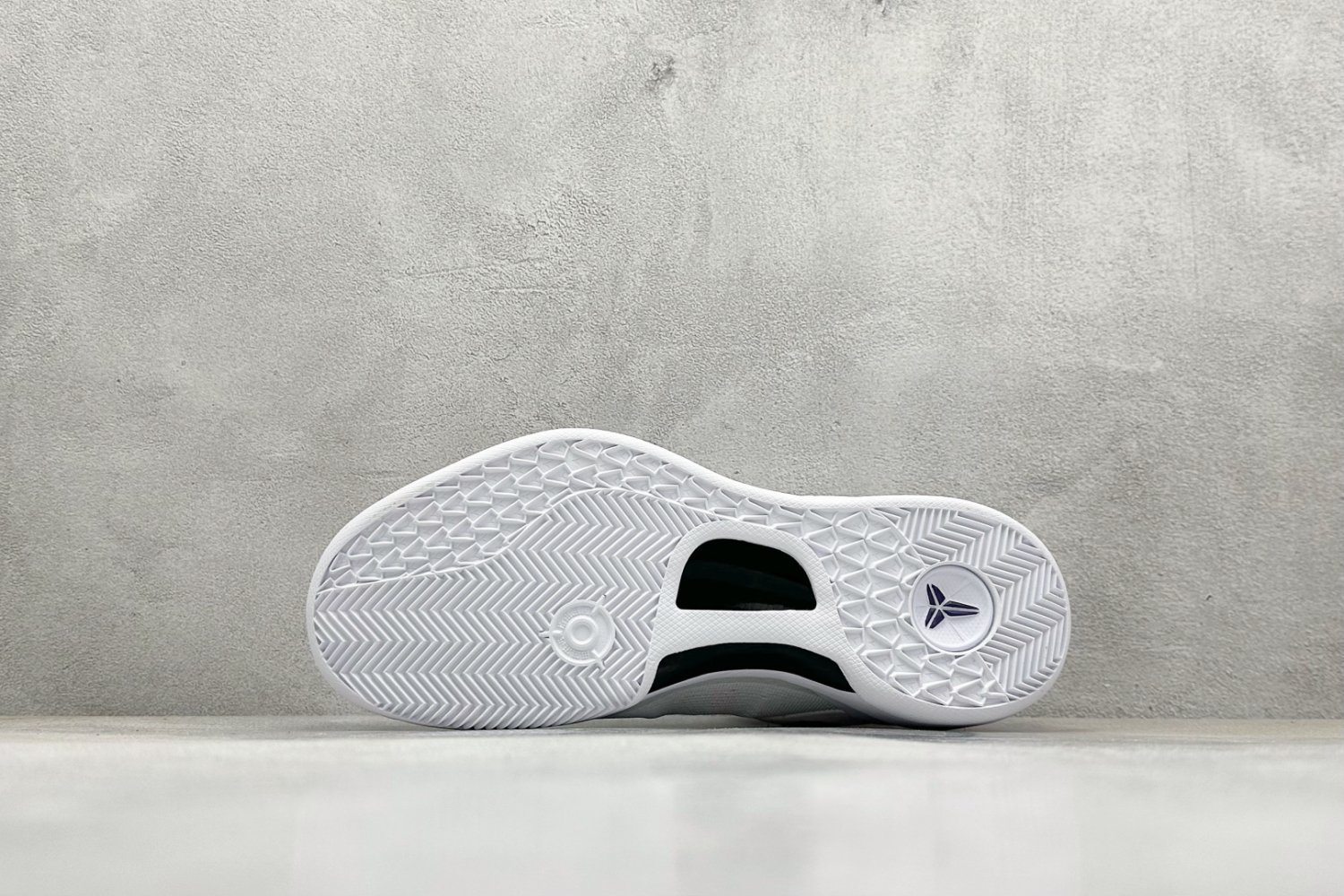 Кросівки Kobe VIII Protro фото 4