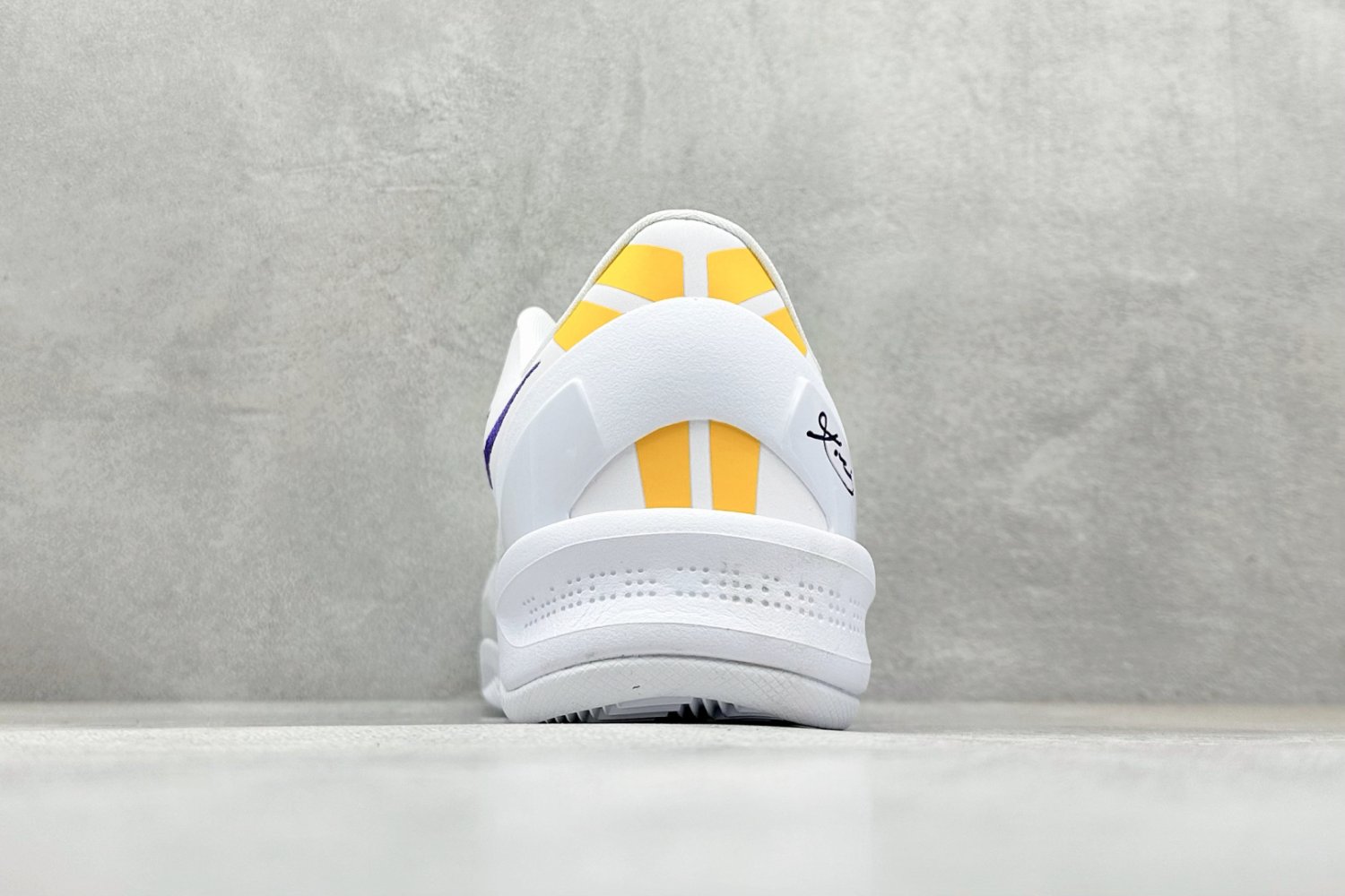 Кросівки Kobe VIII Protro фото 6