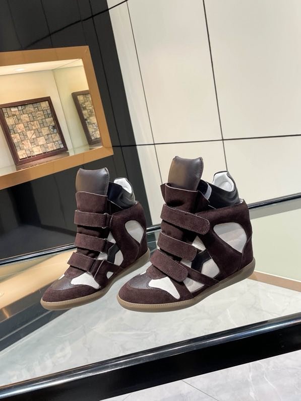 Кроссовки кожаные на танкетке