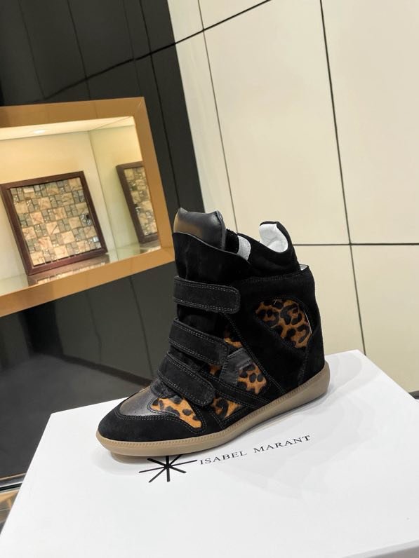 Кроссовки кожаные на танкетке