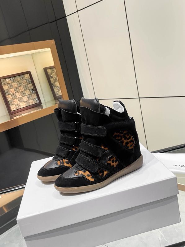 Кроссовки кожаные на танкетке фото 2