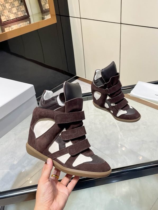 Кроссовки кожаные на танкетке фото 3