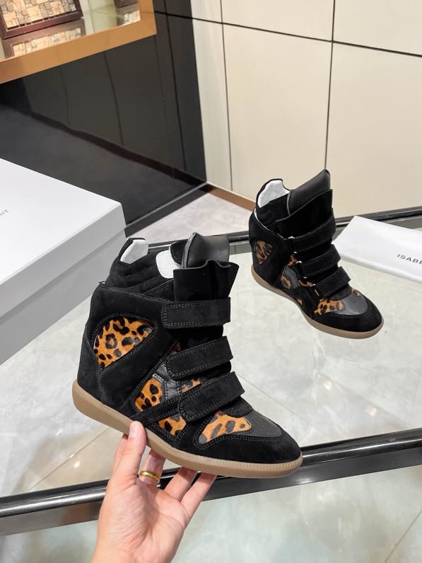 Кроссовки кожаные на танкетке фото 4