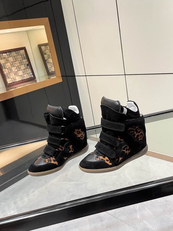 Кроссовки кожаные на танкетке фото 5