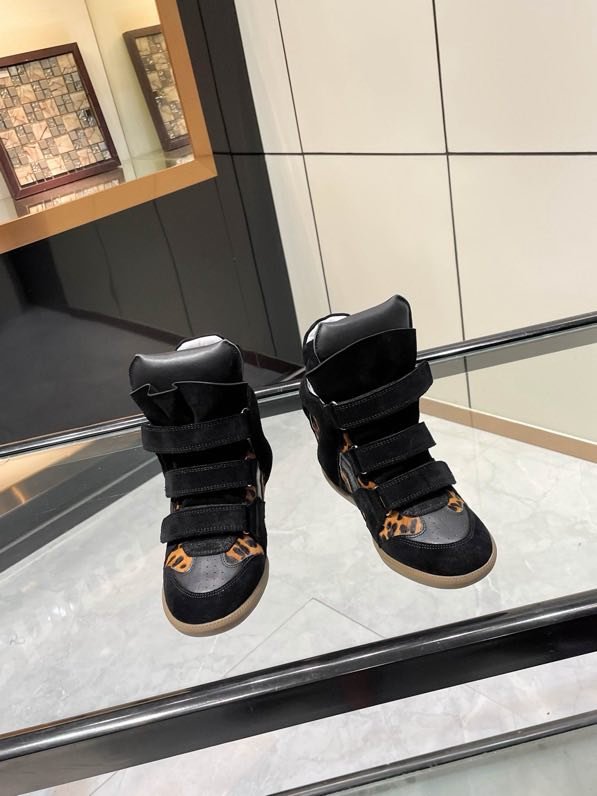 Кроссовки кожаные на танкетке фото 6