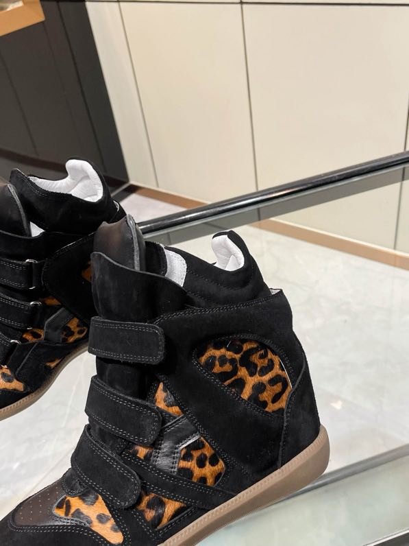 Кроссовки кожаные на танкетке фото 9