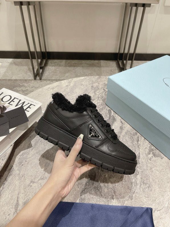 Кросівки шкіряні жіночі на хутрі