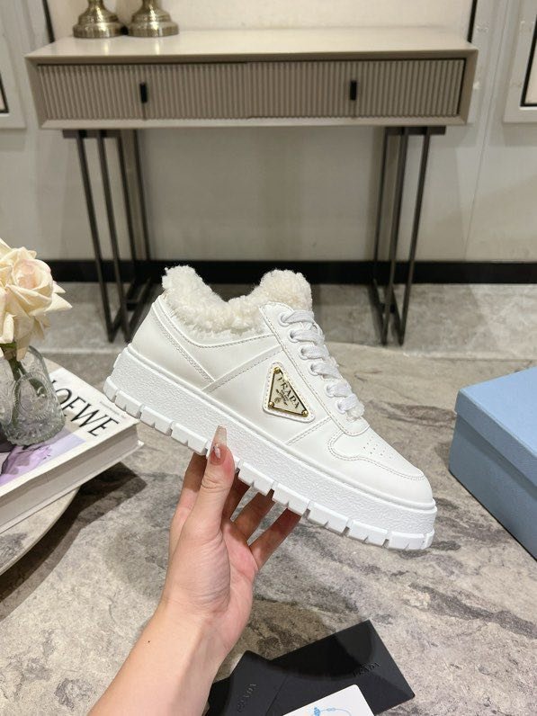 Кросівки шкіряні жіночі на хутрі