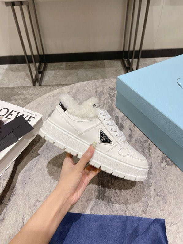 Кроссовки кожаные женские на меху