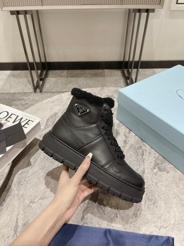 Кросівки шкіряні жіночі на хутрі