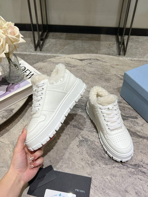 Кросівки шкіряні жіночі на хутрі фото 2