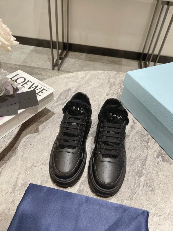 Кросівки шкіряні жіночі на хутрі фото 3