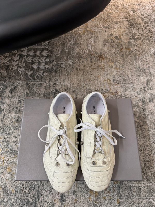 Кроссовки кожаные женские