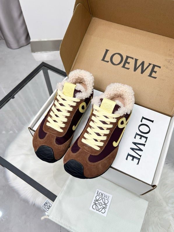 Кроссовки Loewe Ballet Runner 2.0 меховые женские фото 2