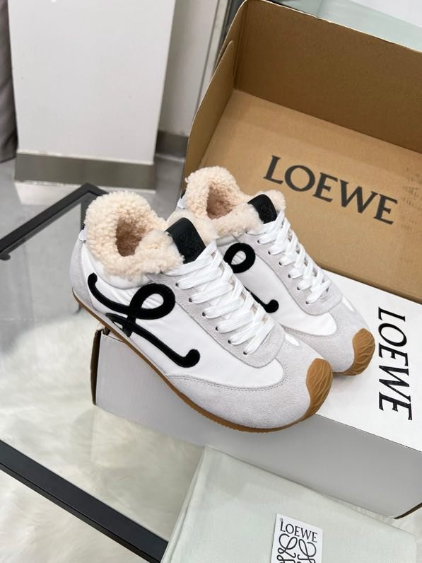 Кросівки Loewe Ballet Runner 2.0 хутряні жіночі фото 3