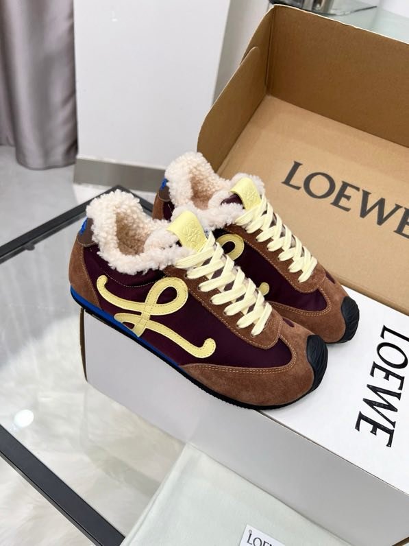 Кроссовки Loewe Ballet Runner 2.0 меховые женские фото 5