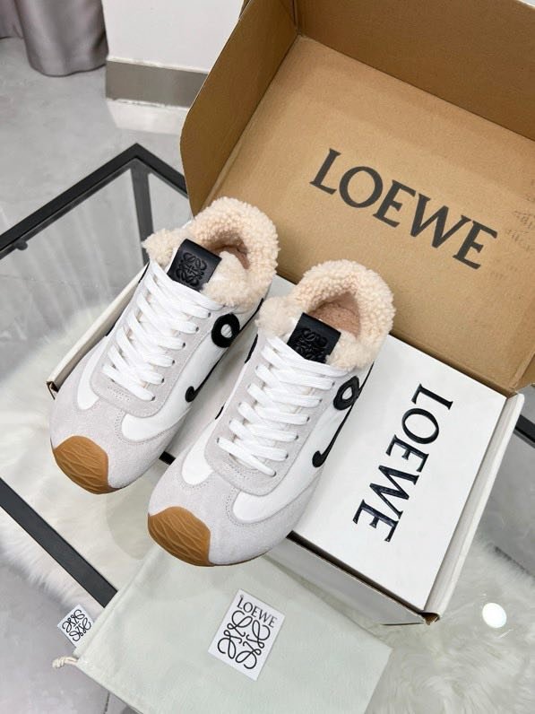 Кросівки Loewe Ballet Runner 2.0 хутряні жіночі фото 6