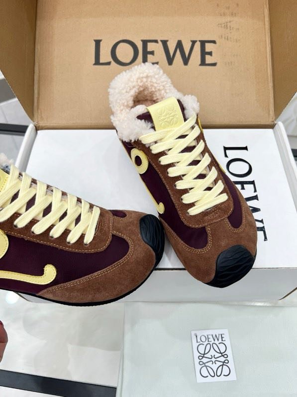 Кроссовки Loewe Ballet Runner 2.0 меховые женские фото 6