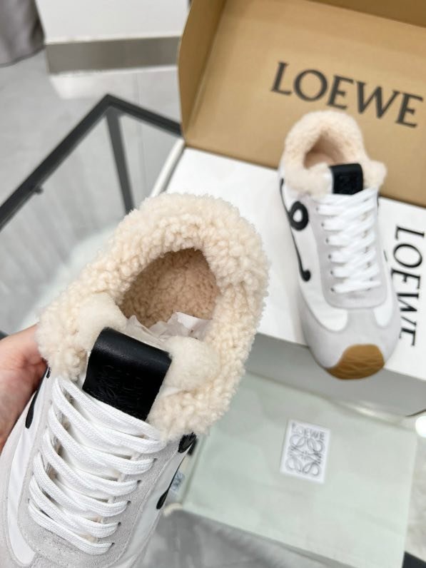 Кросівки Loewe Ballet Runner 2.0 хутряні жіночі фото 7