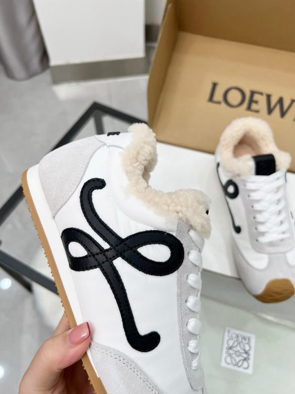 Кросівки Loewe Ballet Runner 2.0 хутряні жіночі фото 8